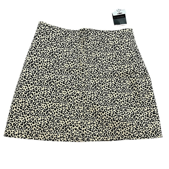 NWT Forever 21 Button Front Leopard Mini Skirt Size Medium - Picture 1 of 7